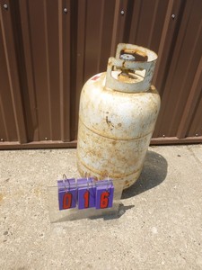 30lb LP tank. As shown.