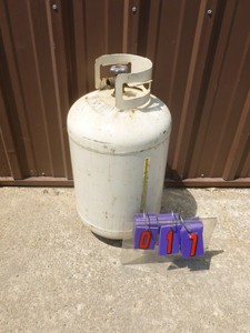 30lb LP tank. As shown.