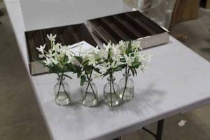 lot 921 image: Lot of (4) Floral Vase Table Dcor
