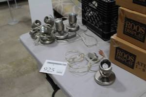 lot 925 image: Lot of (6) Portable Luminaire