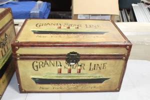 lot 987 image: Vintage Leather Bound Trunk