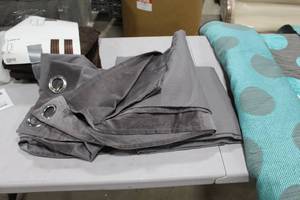lot 1068 image: Lot of (2) Pipe and Drape Panels