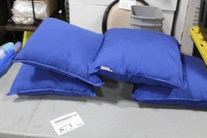 lot 873 image: Lot of (4) Outdoor Throw Pillows