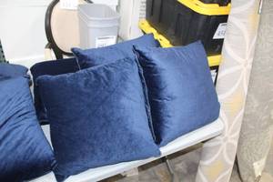 lot 880 image: Lot of (5) Velvet Throw Pillows