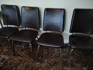 Set of 4 kitchen chairs