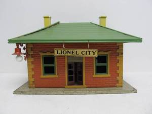 lot 72 image: Very Cool Vintage Pre-War Lionel Large Tin Toy (Lionel City) Train Station 
