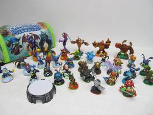 lot 91 image: Large Lot of SKYLANDERS Figures