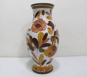 lot 115 image: Vintage Mod Hand Painted Art Pottery Vase Signed Italy