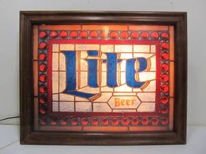lot 109 image: Working MILLER LITE Lighted Beer Sign