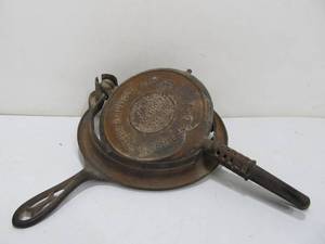 lot 121 image: Antique GRISWOLD New American Cast Iron Waffle Maker