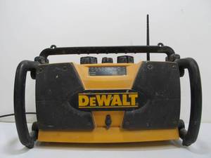 lot 122 image: Working DEWALT Model DW911 Work Site Radio