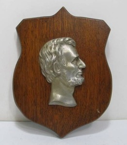 lot 127 image: Antique 1920s ABRAHAM LINCOLN Wall Plaque 