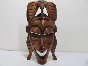 lot 129 image: Large Carved Wood Tribal Mask