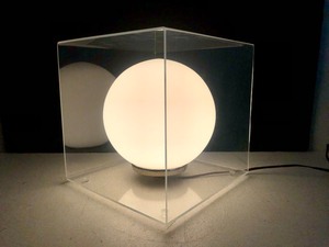 lot 274 image: Mid Century Lucite Cube Lamp