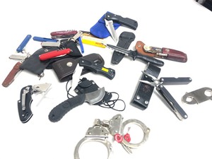 lot 277 image: Large Group of Assorted Knives etc