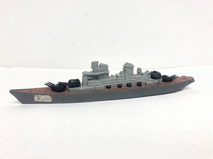 lot 286 image: 3 Vintage Tootsietoy Battleships 