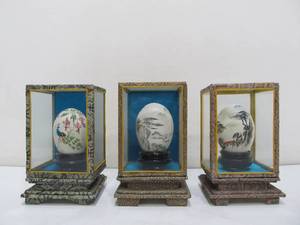 lot 135 image: 3 Vintage Oriental Hand Painted Eggs wDisplay Cases