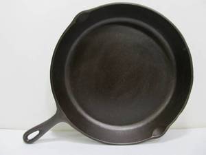 lot 156 image: Excellent Large BSR 12.5 Cast Iron Skillet
