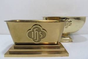 lot 161 image: Vintage Artistic Mfg Company Brass Christian Church Ware