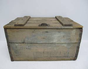 lot 171 image: Antique Pre-Pro FITGERS Duluth Beer Bottle Crate (Faded)