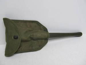 lot 173 image: Orig WW2 Folding Foxhole Shovel wCover