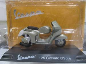lot 17 image: Lot of 3 Diecast VESPA Scooters