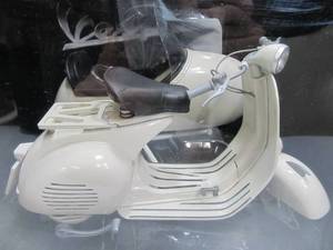 lot 18 image: LARGE Diecast Metal VESPA Scooter