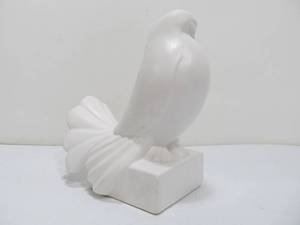lot 23 image: Deco Ceramic Dove Sculpture