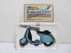 lot 25 image: Diecast Metal VESPA 150 Sportique Scooter 