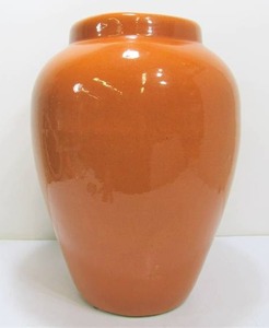 lot 29 image: LARGE Vintage Orange Robinson Ransbottom Floor Vase