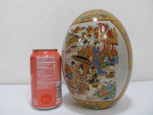 lot 34 image: Large Hand Painted Japanese Satsuma Egg