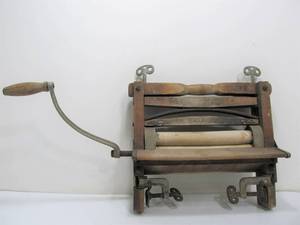 lot 205 image: Primitive Antique Wringer Washer