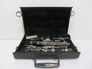 lot 218 image: Vito Clarinet wHard Case (As Is)