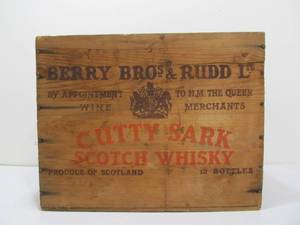 lot 222 image: Vintage CUTTY SARK Scotch Whiskey Wooden Advertising Crate