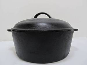 lot 234 image: Vintage RENFROW WARE Cast Iron Dutch Oven