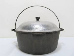 lot 235 image: Vintage WAGNER Ware Dutch Oven