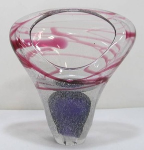 lot 317 image: Very Nice Signed Hand Blown Art Glass Vase