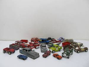 lot 321 image: Large Lot of Vintage TOOTSIETOY Metal Cars