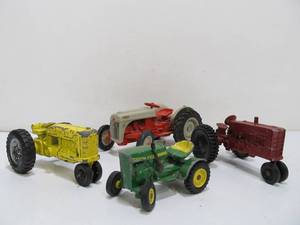 lot 325 image: Group of Vintage Diecast Tractors