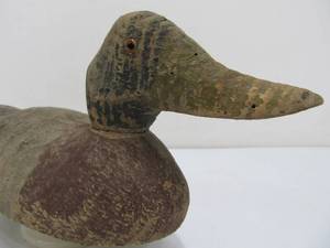 lot 333 image: Vintage Carved Wood Duck Decoy