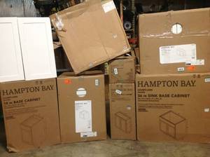 Assorted pallet of cabinets all various sizes (all white) see all pictures