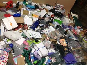 Pallet of assorted housewares, home decor (review all pictures)
