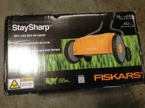 StaySharp 17 in. Manual Push Walk Behind Non-Electric Reel Mower by Fiskars (new) see all pictures