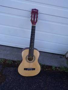 lot 24 image: Little Lyon Guitar