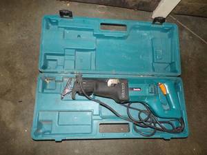 lot 28 image: Makita Sawz All