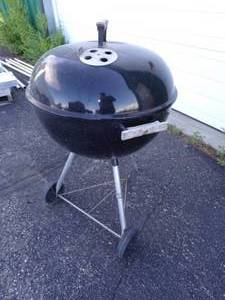 lot 6 image: Charcoal Grill