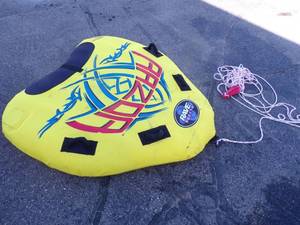 lot 9 image: Rave Inflatable Towable Water Toy