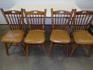 lot 43 image: 4 Wood Chairs