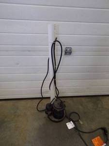 lot 47 image: Sub Pump