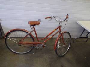 lot 48 image: Vintage Huffy Sea Pines Bike